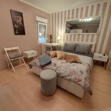 Apartment Bonjour, 5Th Floor, No Elevator Zagreb Bagian luar foto